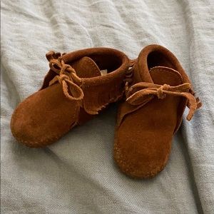 Minnetonka Infant Fringe suede Bootie
